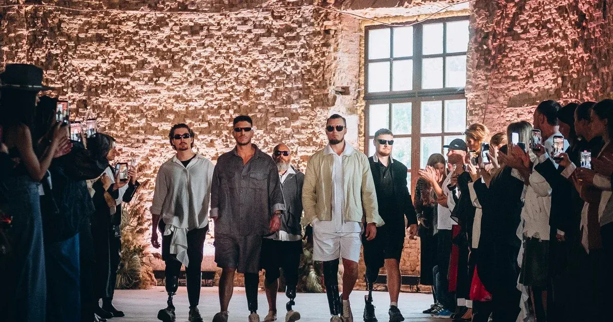 Протез як частина стилю: SIDLETSKIY показав адаптивну колекцію на Ukrainian Fashion Week