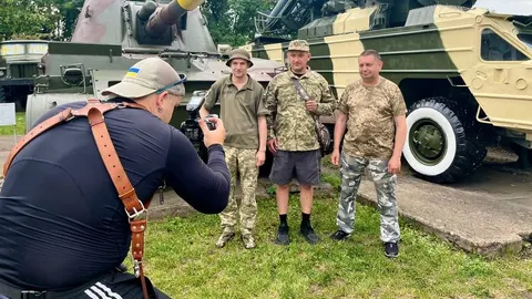 Краса сильних: у Луцьку ветерани взяли участь у фотосесії до Дня Незалежності