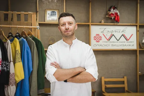 Сумський підприємець поєднує вишиванки та кав'ярні: як виникли два бренди