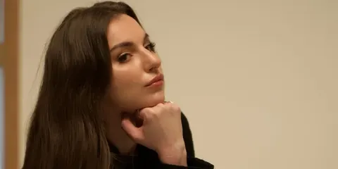 Донька Кузьми Скрябіна показала наслідки удару дрона по її будинку