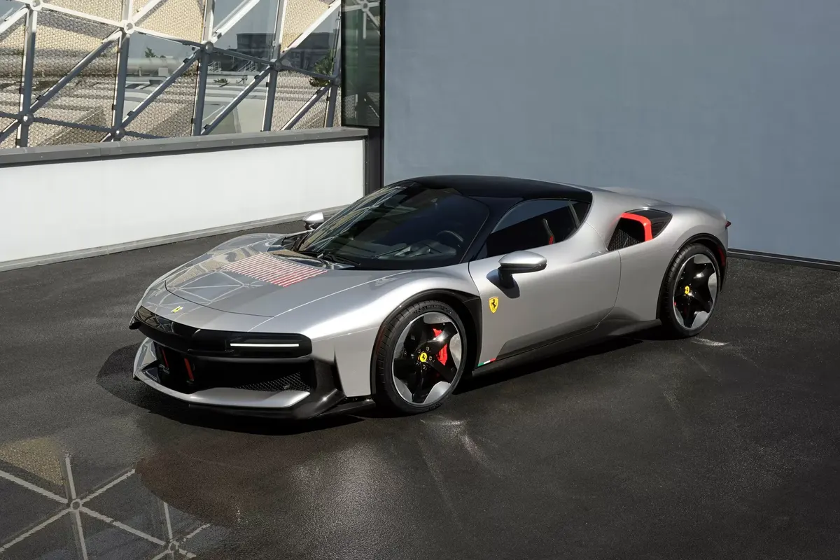 Ferrari CZ26: гібрид у стилі 70-х від програми One-Off