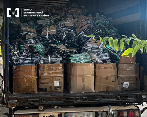 Підпільне виробництво брендового одягу в Миколаєві: вилучено 420 тисяч одиниць