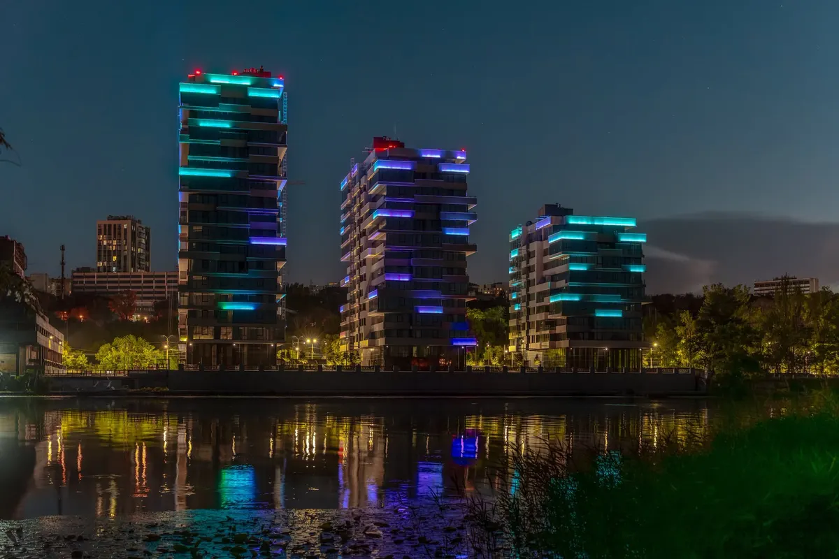 У Дніпрі показали, як світитиметься фасад ЖК Port City на березі річки
