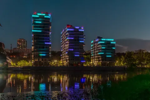 У Дніпрі показали, як світитиметься фасад ЖК Port City на березі річки