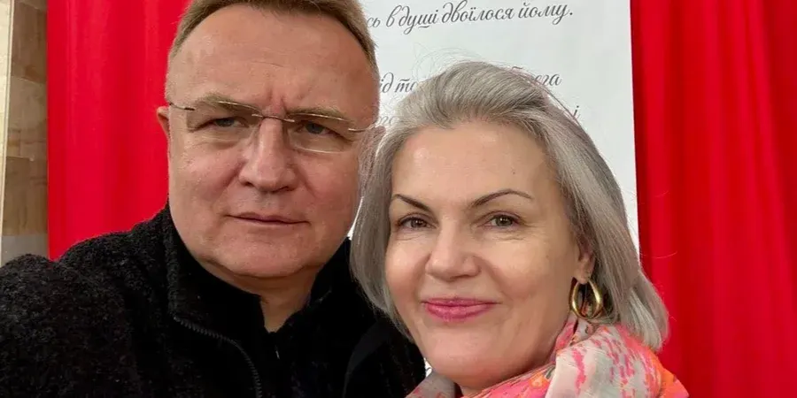 25 років разом: Садовий показав фото з дружиною з нагоди річниці