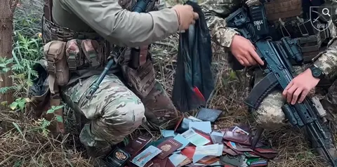 225-й штурмовий полк показав зачистку позицій і документи знищених окупантів