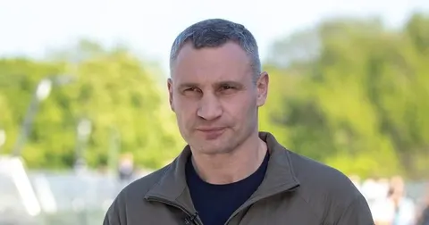 Син Віталія Кличка показав рідкісне фото з сестрою за кордоном
