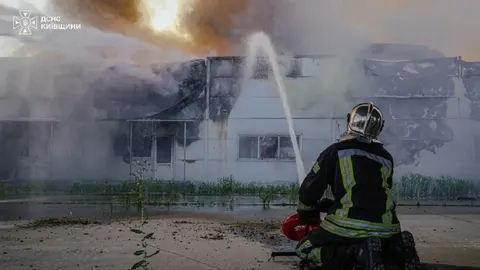 У Києві та області ліквідовують наслідки атаки: шестеро постраждалих