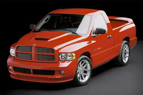 Ram виставить на аукціон перший Rumble Bee SRT разом із легендарним SRT-10