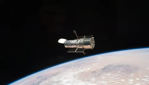 Телескоп Hubble показав асиметричну галактику в сузір'ї Діви