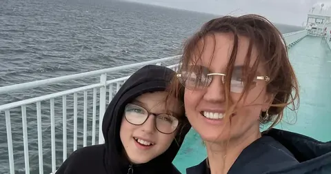 Оля Цибульська показала сина в незвичайній морській подорожі