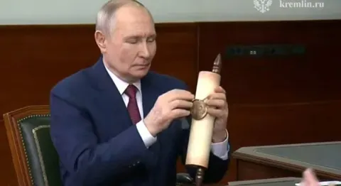 Путін відзначив день ВМФ на тлі фотошпалер через удари України