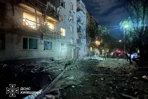 Наслідки нічної атаки РФ: Зеленський про жертви та руйнування