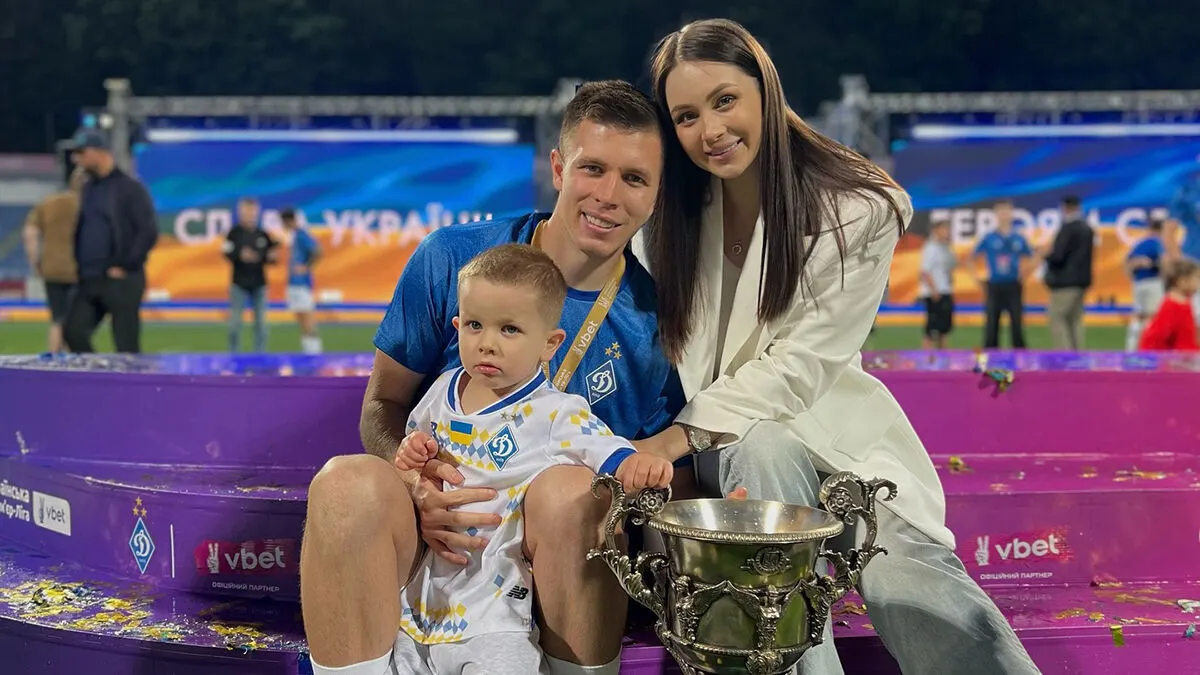 Олександр Піхальонок показав дружину та синів у Польщі