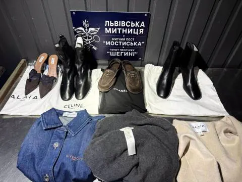 Контрабанда брендового одягу: у Шегинях вилучили товару на 2 млн
